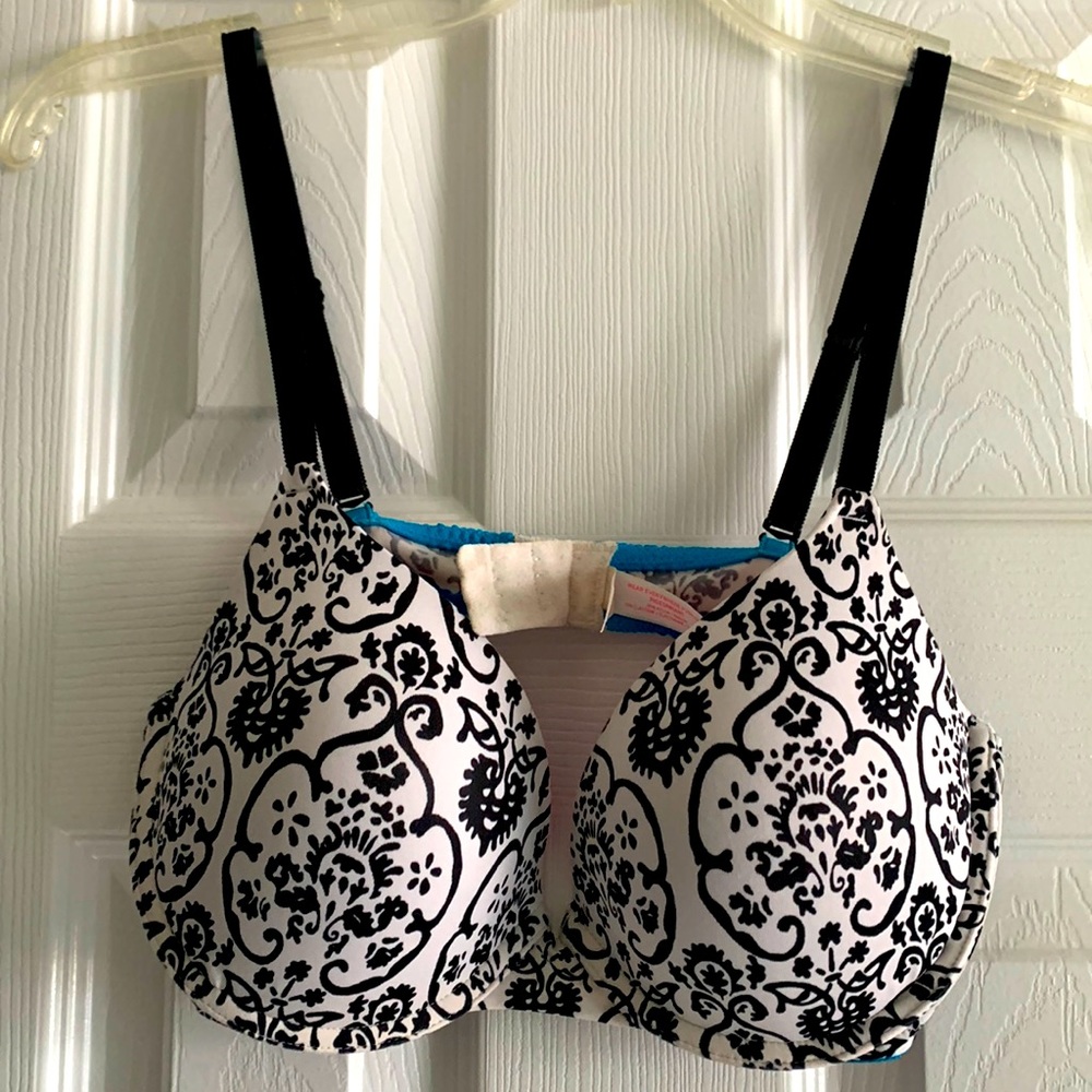 Victoria’s Secret wear everywhere pigeonnant bra size 36C